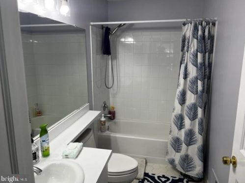 13 Joyner Ct, Trenton NJ 08648-2614 exterior