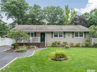 264 Shelter Rd, Hauppauge, NY 11779-4847