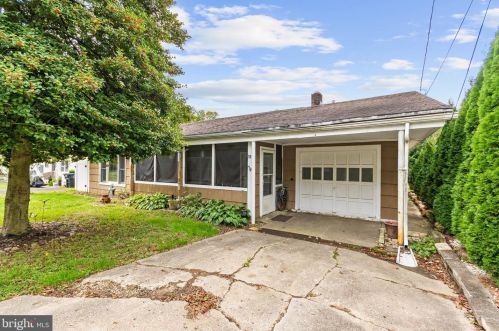18 Maple Ave, Newfield, NJ 08344-4502