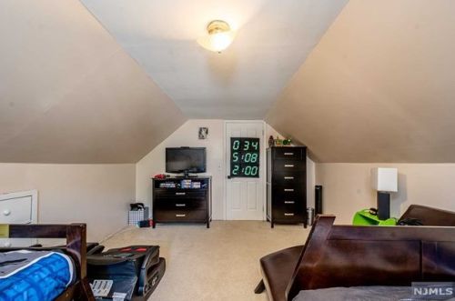 397 Pleasant Ave, N Milford NJ  07646-1222 exterior