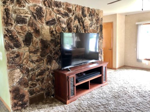 2101 Lexington Dr, Manitowoc WI  54220-1734 exterior