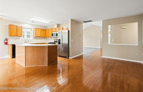 16 Wellington Ln, Lakewood NJ  08701-5736 exterior