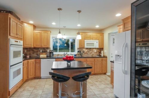 180 Baltic Rd, Norwich, CT 06360-9462