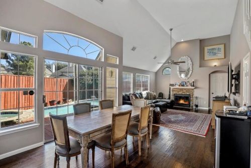 302 Pecos Trl, Irving TX 75063-4543 exterior