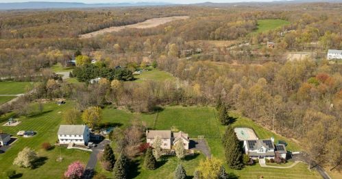 17 Liberty Dr, Rock Tavern NY  12575-5247 exterior