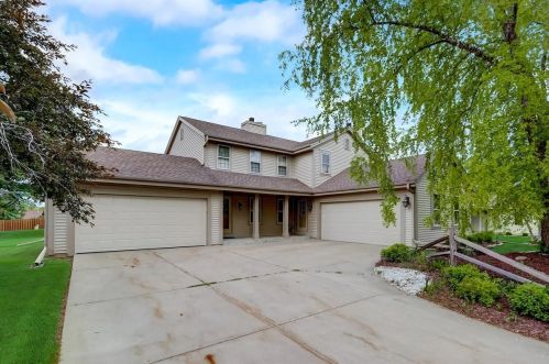 1250 River Park Cir, Mukwonago, WI 53149-1024