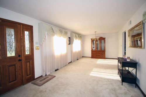 131 Parkside Dr, Pittsburgh, PA 15122-1247