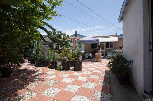 2125 Adriatic Ave, Long Beach CA 90810-3573 exterior