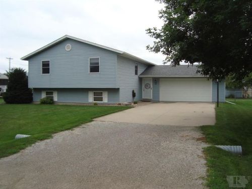 27 Thompson Dr, Covington, IA 52324-9705
