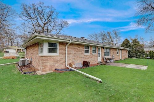 2335 Graylog Ln, Waukesha WI  53151-2921 exterior