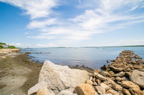 46 King Philip Rd, South Kingstown RI  02882-1102 exterior