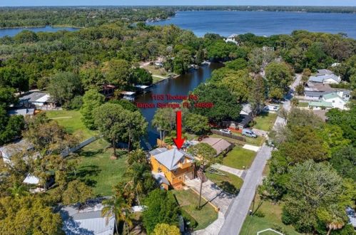 1153 Tookes Rd, Tarpon Springs, FL 34689-9611