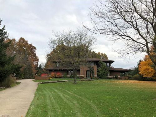 6060 Glenpointe Cir, Massillon, OH 44646-1000
