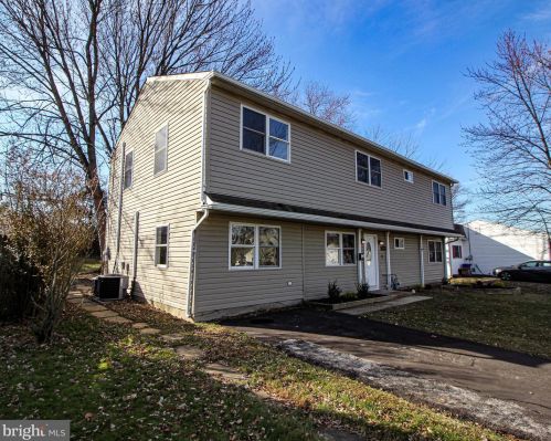 810 Hanford Rd, Fairless Hills, PA 19030-2521