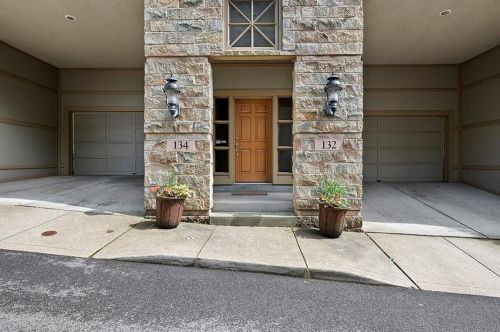 132 Woodland Rd, Pittsburgh, PA 15232-2850