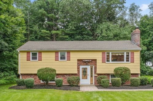 5 Temple St, Wilmington, MA 01887-2430