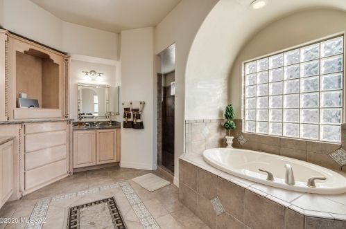 976 Josephine Saddle Pl, Green Valley AZ 85614-6302 exterior