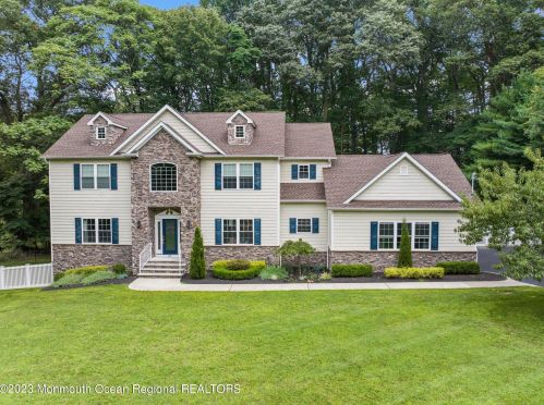 28 Van Brackle Rd, Holmdel Village, NJ 07733-1735