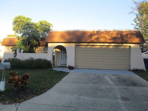 9014 Cochise Ln, Port Richey, FL 34668-4902