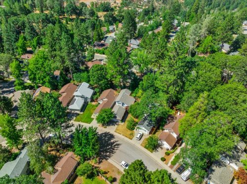217 Fairmont Dr, Grass Valley CA  95945-9708 exterior