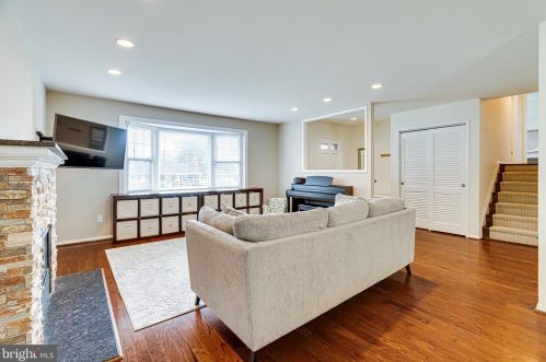 7606 Jervis St, Springfield VA  22151-2502 exterior