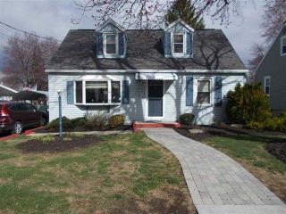 25 Smith Ave, Albany, NY 12205-3053