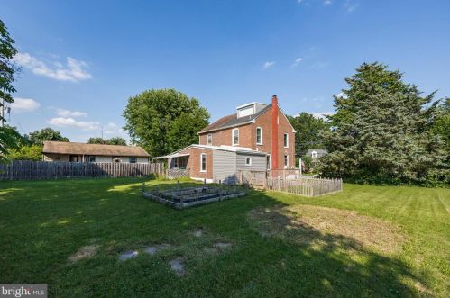 321 Howard St, Pottstown PA 19464-6701 exterior