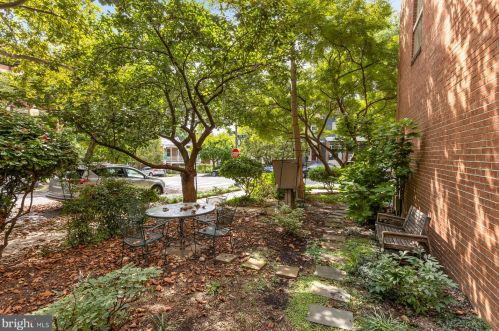 3303 19th St, Washington, DC 20010-1038
