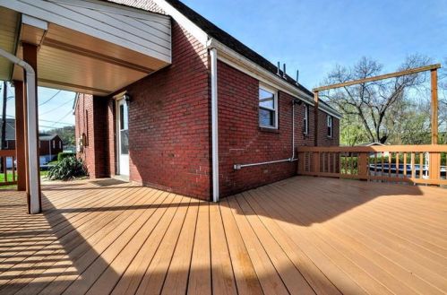 302 Sceneridge Rd, Mckeesport PA  15133-2222 exterior