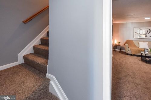1109 Wahler Pl, Washington, DC 20032-4341