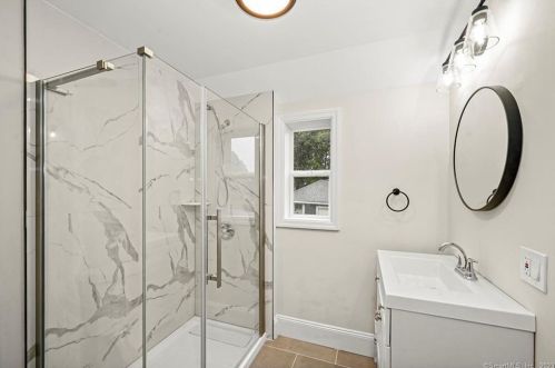 6088 Main St, Bridgeport CT  06611-2438 exterior