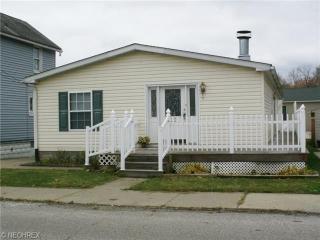 22 27th St, Barb, OH 44203-7212