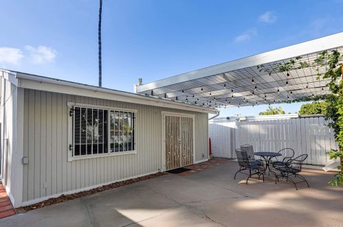 2242 Congress St, San Diego CA 92110-2822 exterior