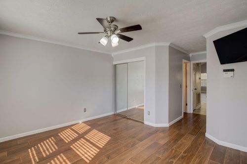 1052 Hampshire Pl, Florence KY  41042-9351 exterior