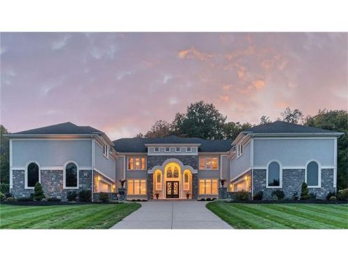 1320 Woodbridge Dr, Latrobe, PA 15650-8905