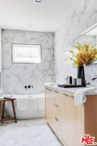 14322 Collins St, Van Nuys CA  91401-4612 exterior