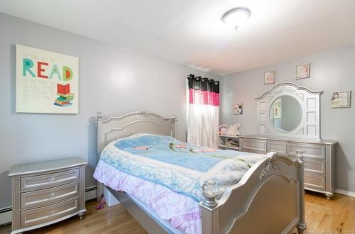 221 Woodland Ave, Bloomfield CT  06002-1357 exterior