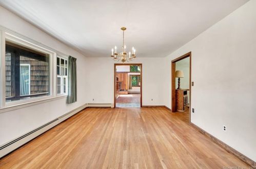 61 Cow Path Dr, Stamford CT  06902-1016 exterior