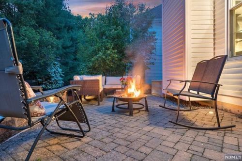 47 Hunters Run, Oakland NJ  07436-2346 exterior