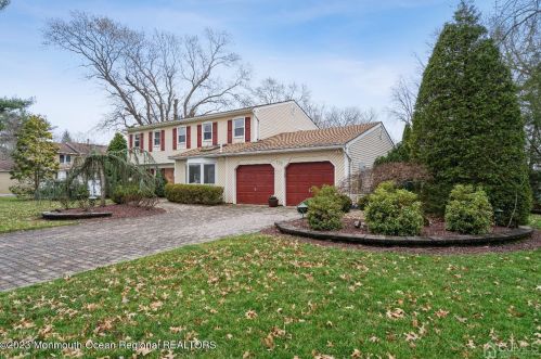 135 Sunnybrook Dr, East Freehold, NJ 07728-2929