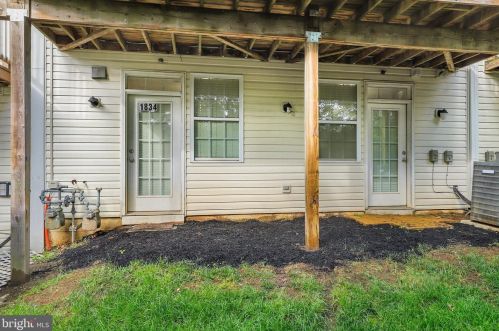 1834 Cedar Cove Way, Woodbridge VA  22191-6059 exterior