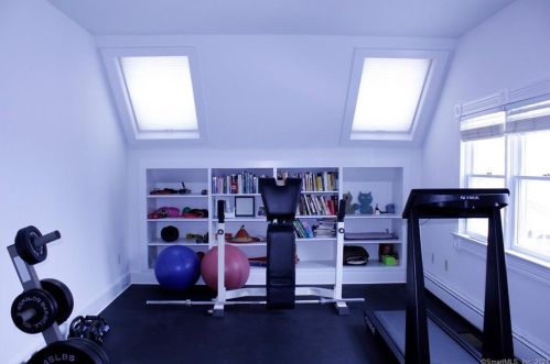 18 Yarmouth Rd, Norwalk CT 06853-1848 exterior