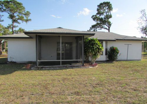 592 Todd Ave, Fort Pierce FL  34983-2981 exterior