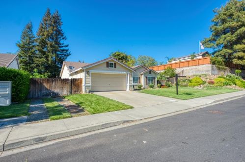 2741 Briarcliff Dr, Riverbank, CA 95367-3310