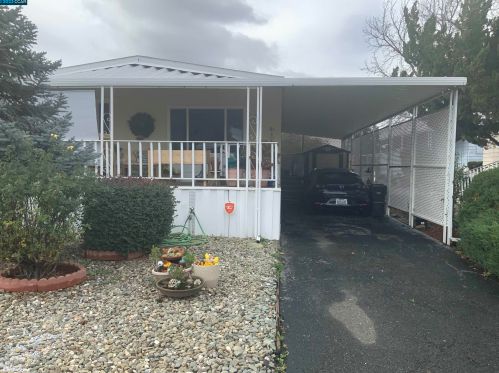 41 Surf Dr, West Pittsburg, CA 94565-5404