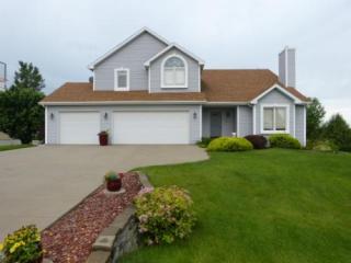 945 202nd Ave, Pella, IA 50219-7899