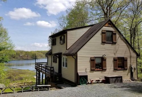 134 Upper Lakeview Dr, Hawley, PA 18428-4025