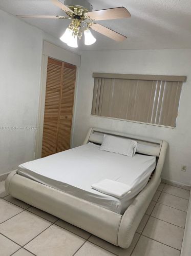 6265 111th Ter, Hialeah FL  33012-2354 exterior