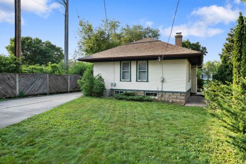 1819 Beverly Rd, Milwaukee WI 53211-2504 exterior