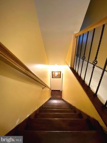 1216 Derry St, Harrisburg PA 17111-1141 exterior